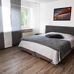 Moderne Wohlfuehlwohnung Nahe Bodensee & Messe Tettnang