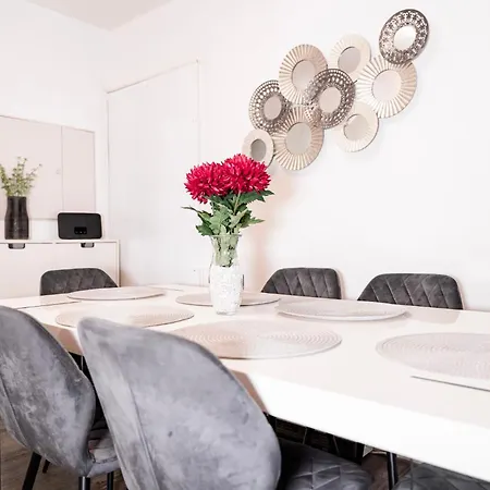 شقة Moderne Wohlfuehlwohnung Nahe Bodensee & Messe تيتنانغ